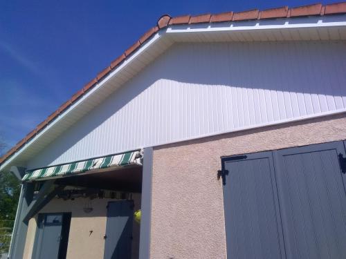 Lambris exterieur avant et apres à Saint just saint Rambert