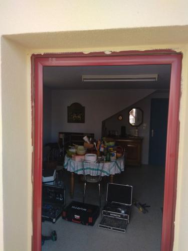 porte dentree montbriSon 20220307 1101318316